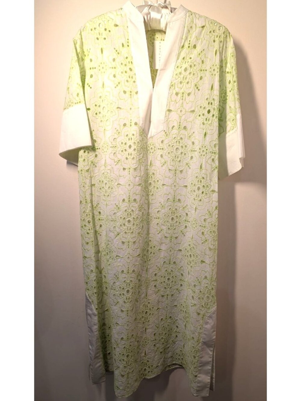 NEW Trina Turk Eyelet Villa Dress, Whitewash Lime Fizz, Size Medium